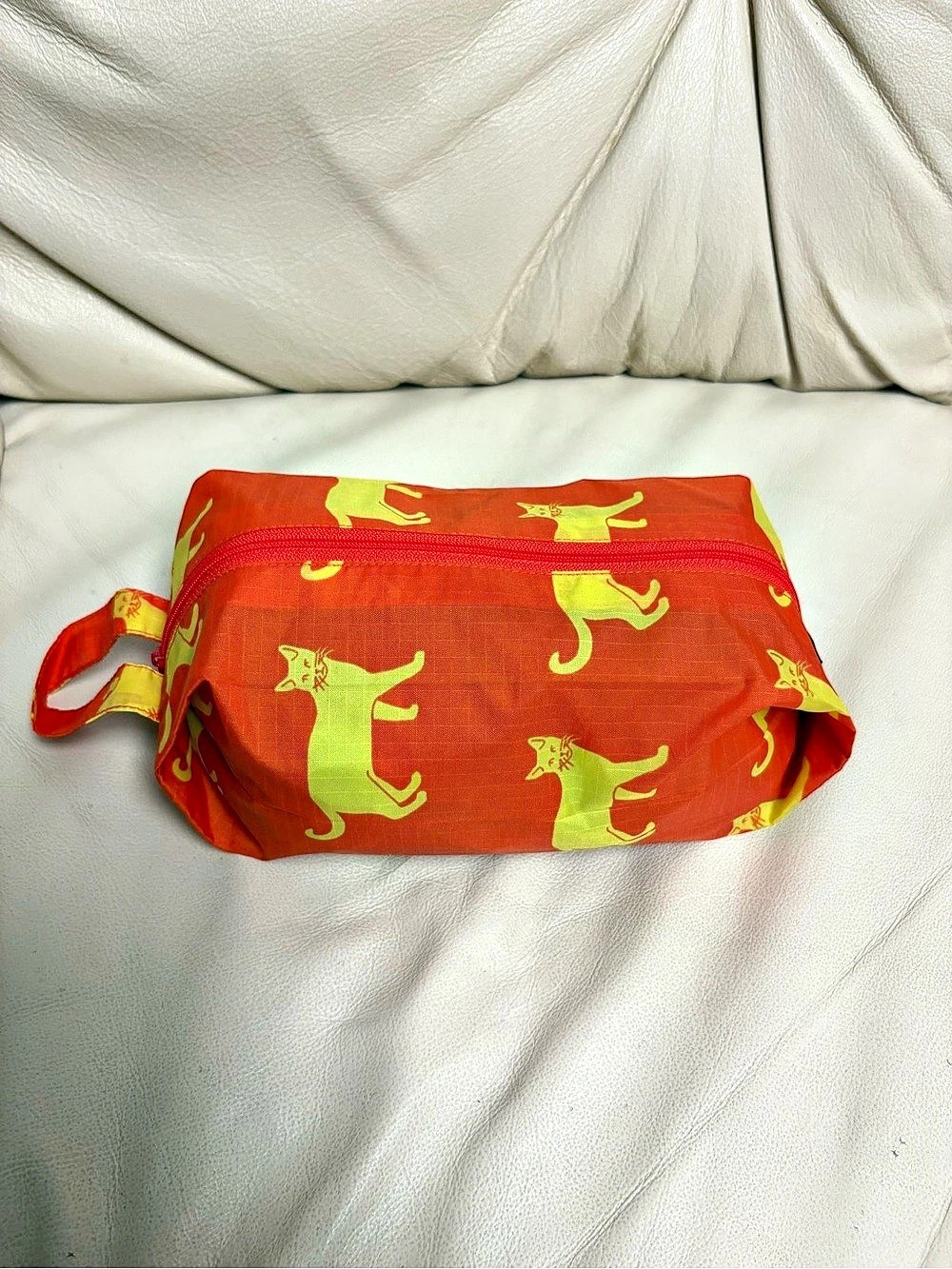 BAGGU 3D Red Small Zip Bag Yellow Cat Print Nylon